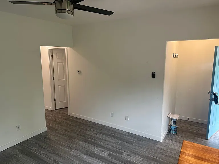 2117 E Union St — Photo 6