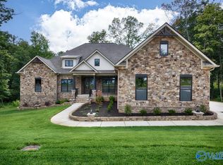 28 Ridge Bluff Cir, Huntsville, AL 35803