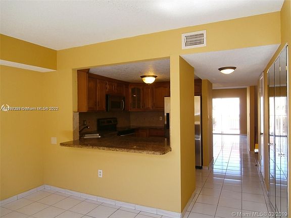 5th image of 950 SW 104th Ct #C-305
