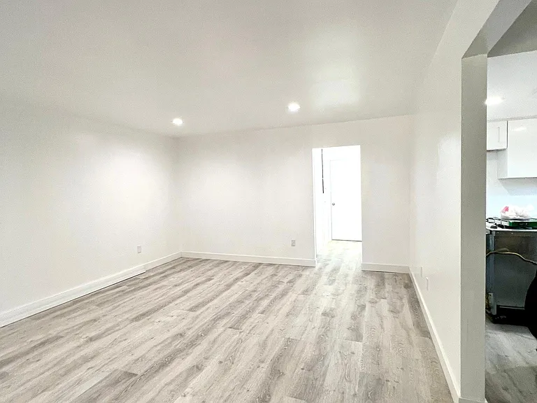 2601 W Orion Ave — Photo 1