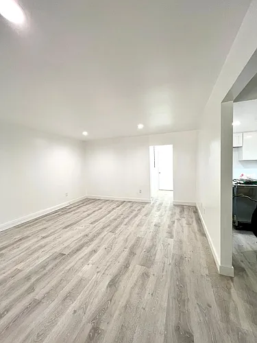 2601 W Orion Ave Photo 1