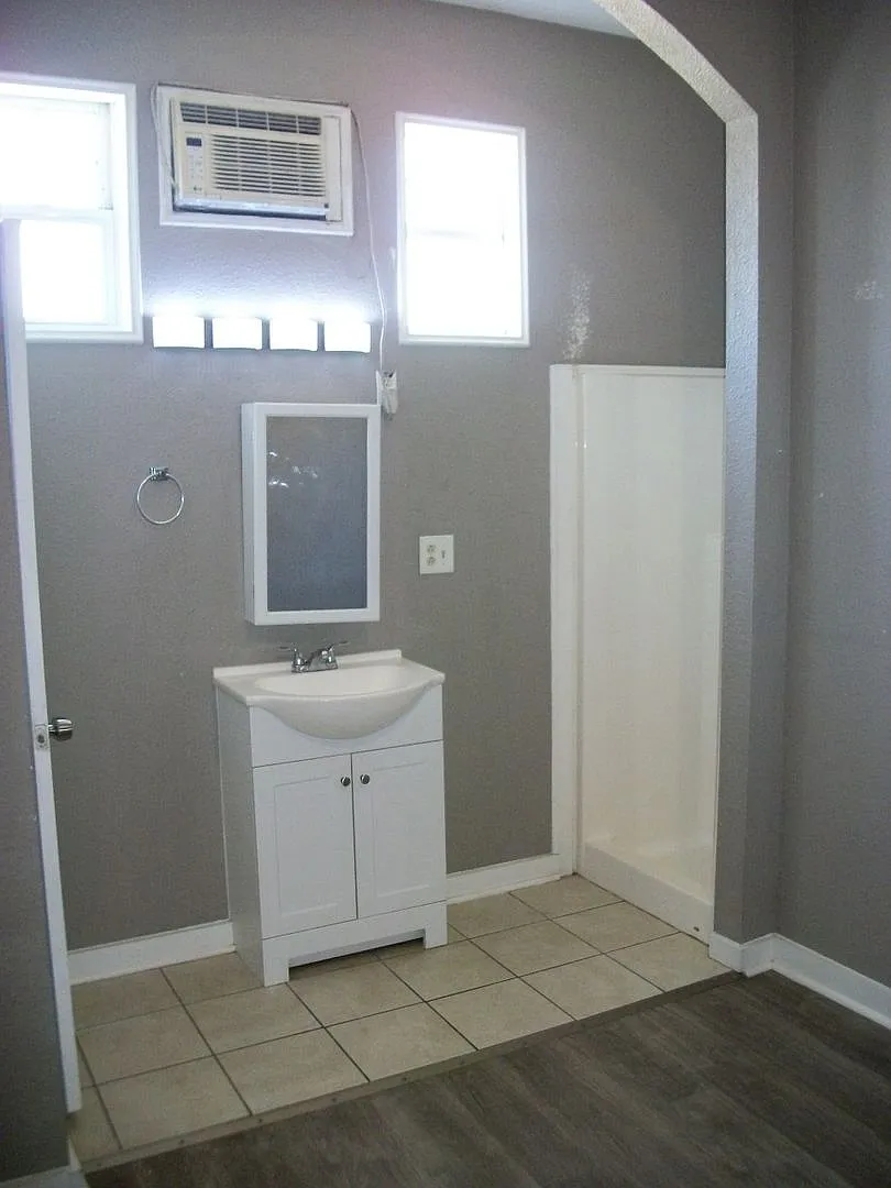 Great Rental Near Downtown! — Photo 4