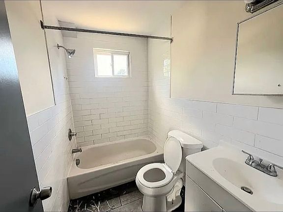 2nd image of 99 Alexander St #1L