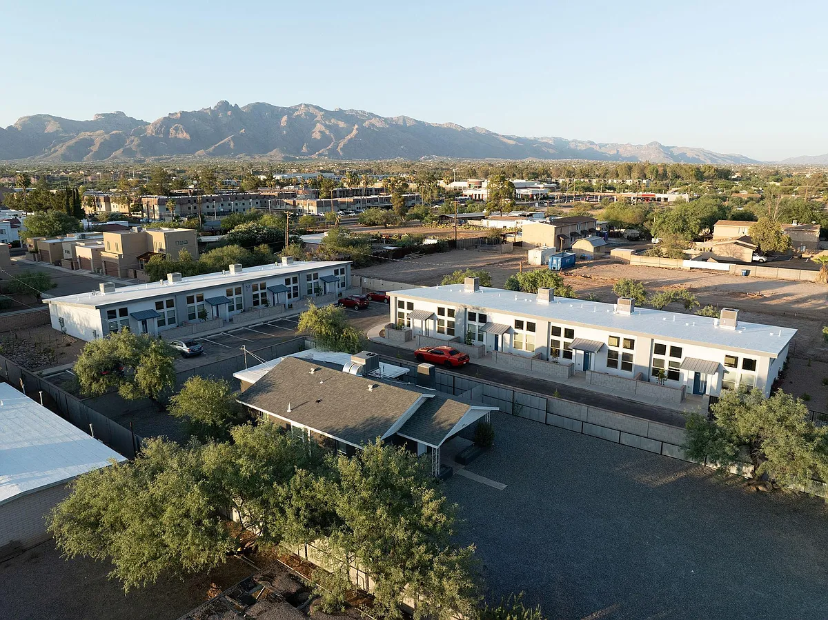 Building Photo - 517 E Calle Arizona