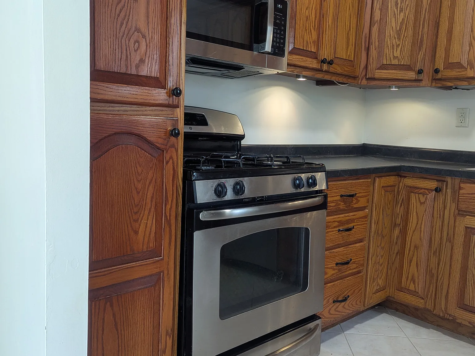 3 bed, 1500 sqft, $2,200 — Photo 2
