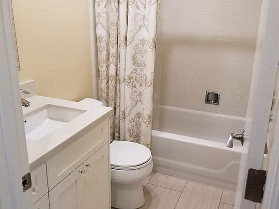 3rd image of 1610 Union Ave
