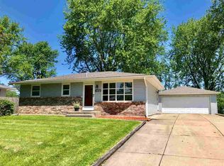 903 Iroquois Ave, Rockford, IL 61102