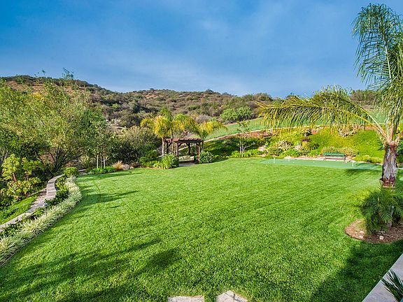 4th image of 4738 Golf Course Ct