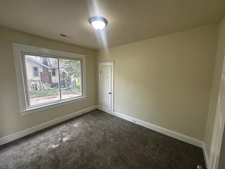 113 Baldwin Ave — Photo 5