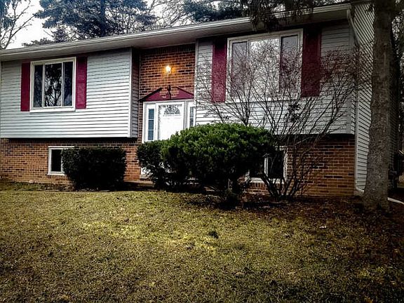 2nd image of 1765 Hamlet Dr