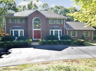 30 Deer Run Dr, West Greenwich, RI 02817