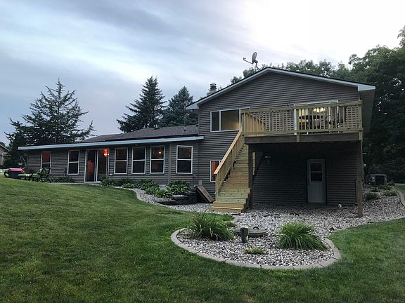 5th image of 226 Mapleridge Dr