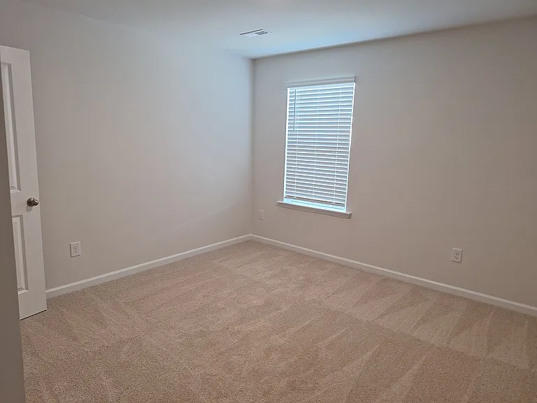 1425 Maltese Ln — Photo 8