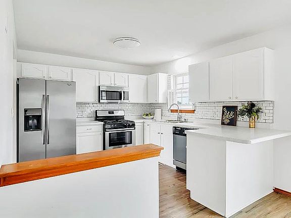5th image of 8509 Lincoln St