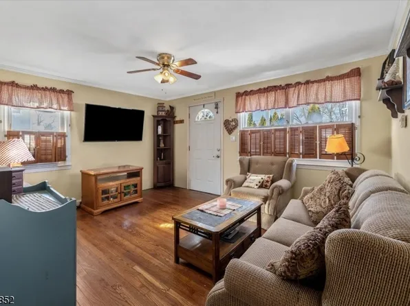 107 Jefferson St, Wanaque Boro, NJ 07420