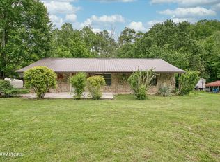1692 Neeley Creek Rd, Celina, TN 38551