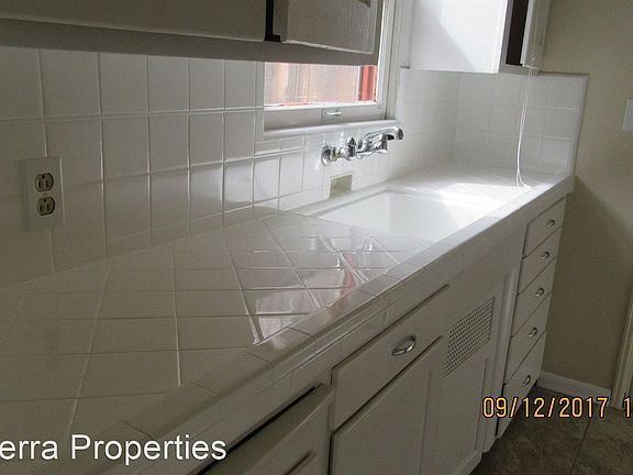 3rd image of 4038 Iowa St