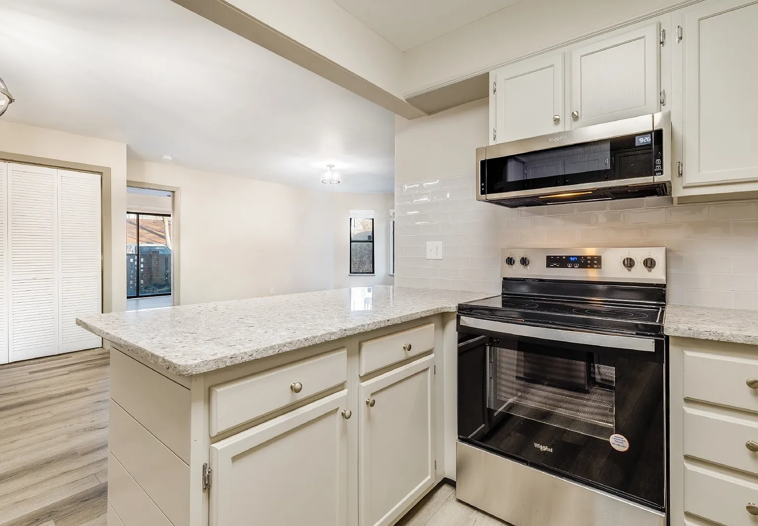 2 bed, 2.0 bath, 1010 sqft, $1,695 — Photo 4