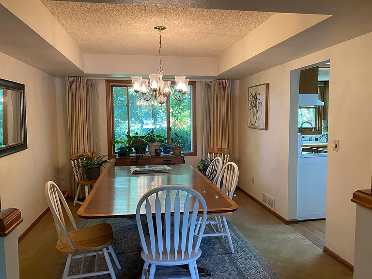 2225 Creekwood Dr — Photo 4