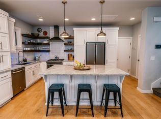 1607 Bella Vista Rd, Bentonville, AR 72712