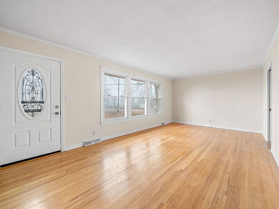5th image of 233 Pine Mountain Rd