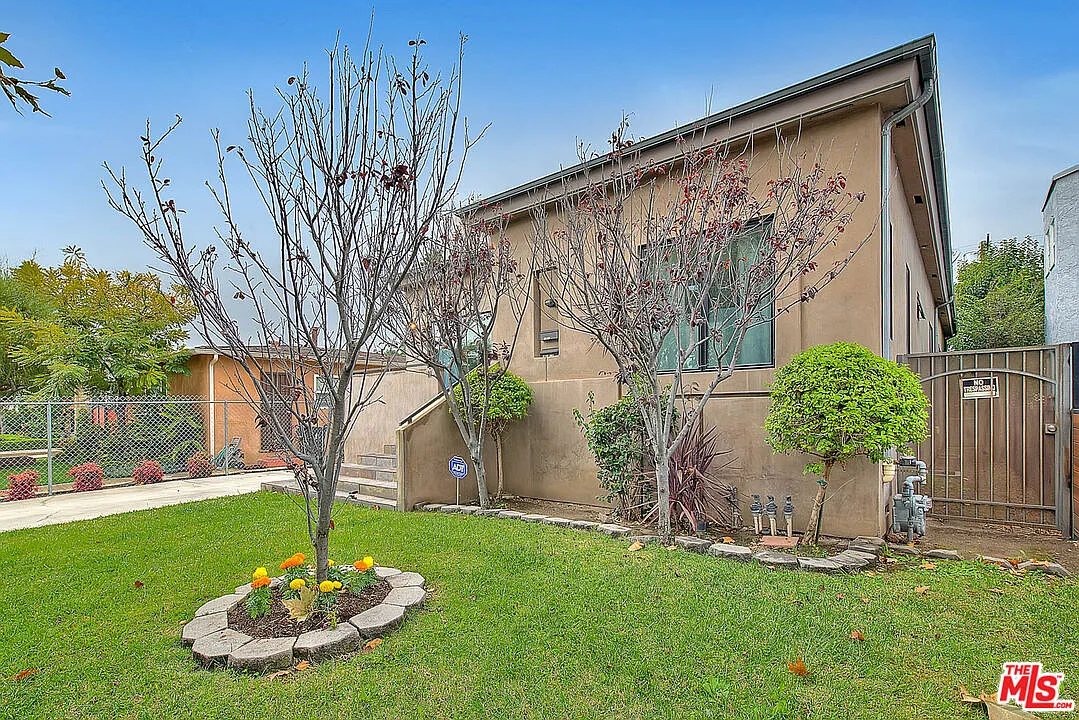 3 bed, 2.0 bath, 1800 sqft, $4,396 — Photo 3