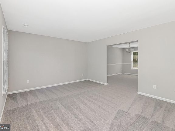 5th image of 8 Ballantrae Ct
