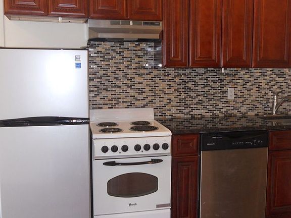 3rd image of 436 Lenox Ave APT 3