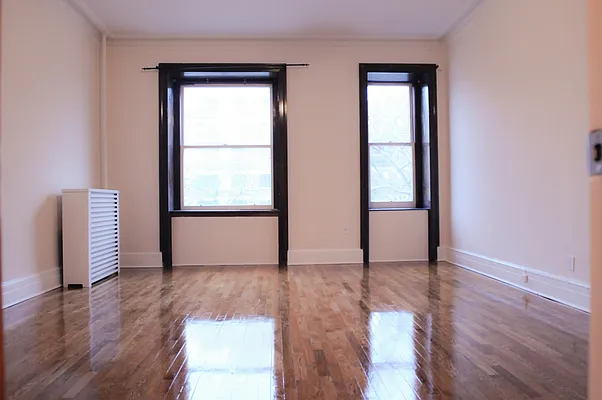 Rented by Perry Associates NYC Inc | media 23