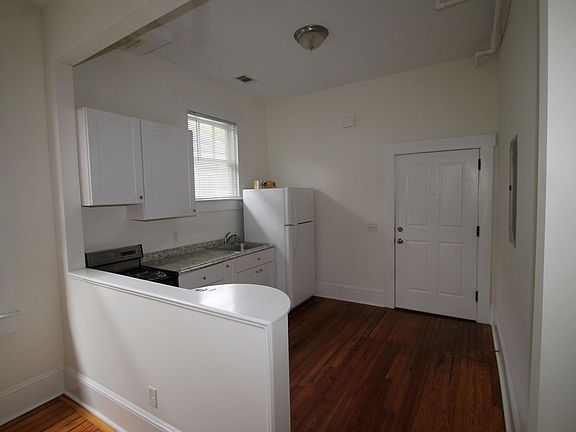 3rd image of 319 W 36th St #3