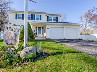 11 Taylor Ct, Ronkonkoma, NY 11779