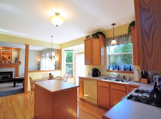 3501 Deville Ln, St Charles, IL 60175