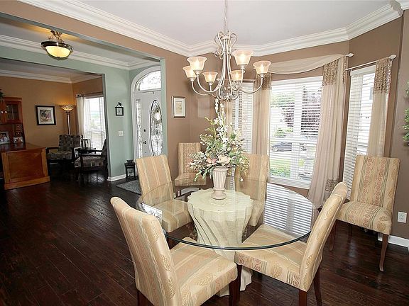 Bay window in the dining room!