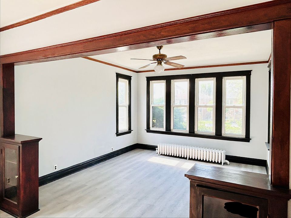 Living room facing front