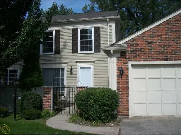 1377 Autumn Ln #1, Rochester Hills, MI 48306