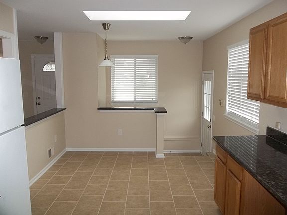 4th image of 28838 Hillview St