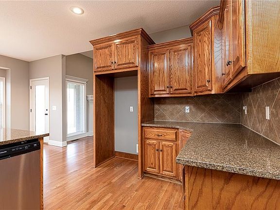 5th image of 7124 N Quincy Ave