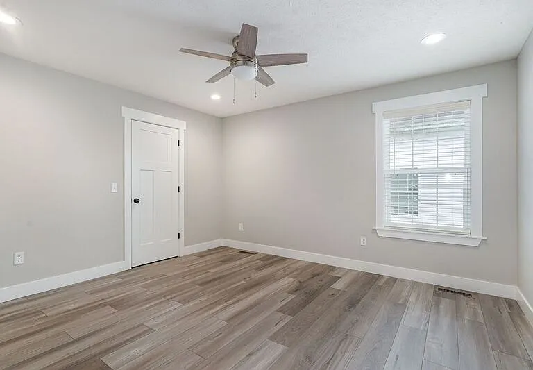 1120 N Clay Ave — Photo 14