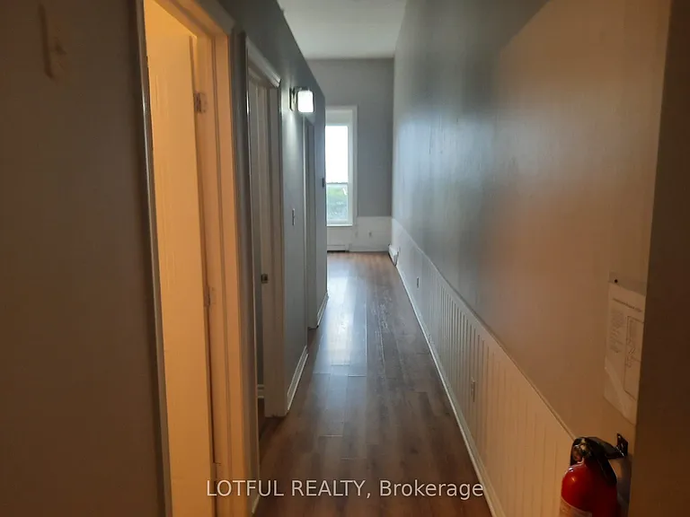 192 King St W #301 — Photo 4
