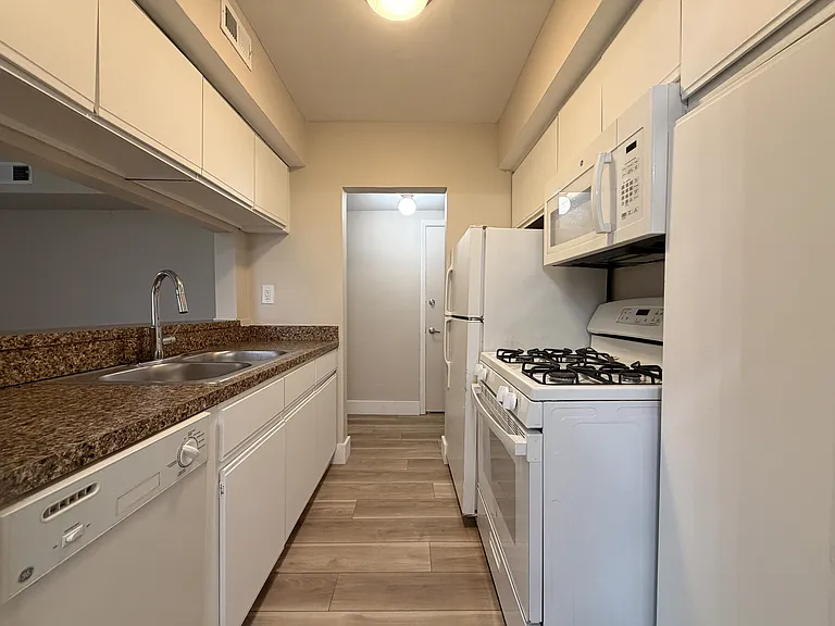 Huntington Green Apartments — Photo 6
