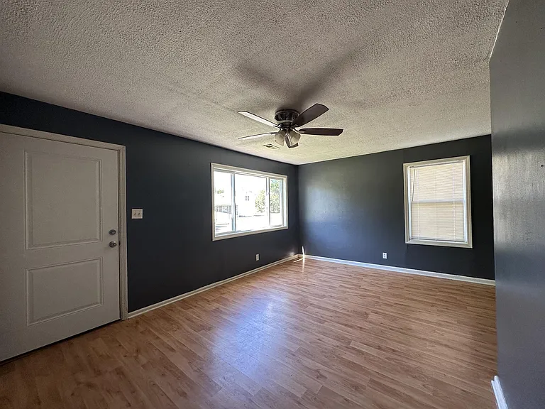 1332 N Erie St — Photo 7