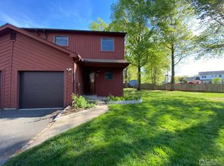 15 Iris Ct, Edison, NJ 08820