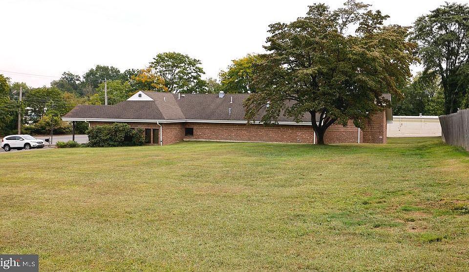 2nd image of 1828 5th Ave