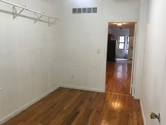 Rented by Premier Metro Realty Corp | media 6