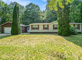 3737 Cloverville Rd, Fruitport, MI 49415