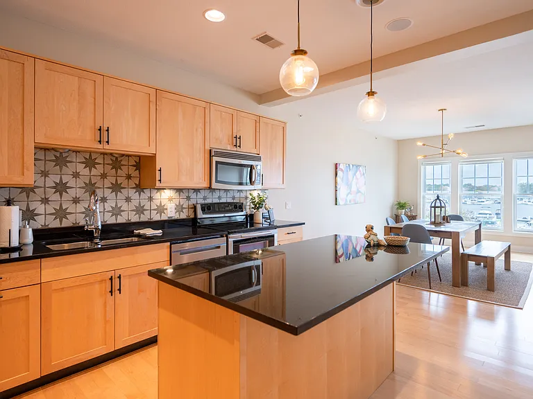917 W Savidge St #27 — Photo 25