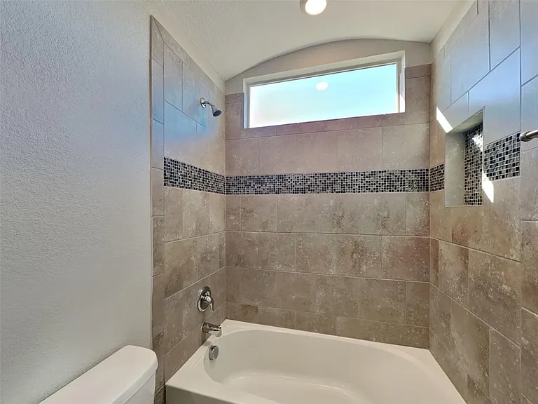 9329 Belle River Trl — Photo 23