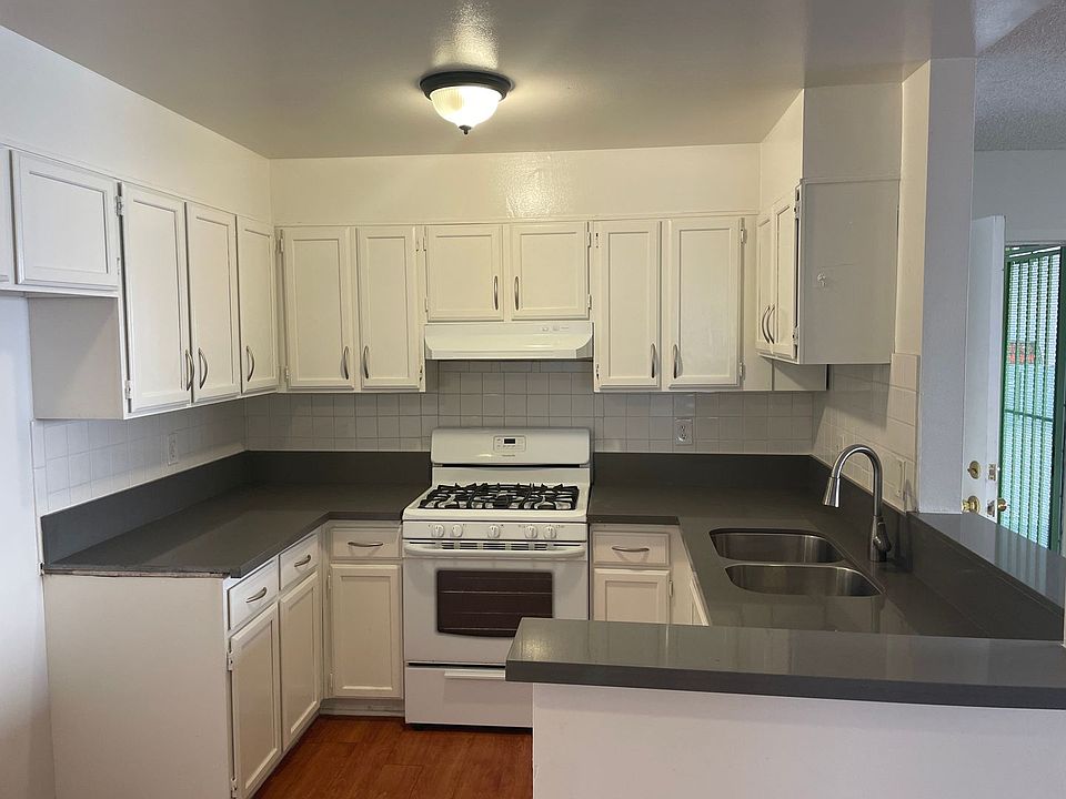 2nd image of 2682 Sichel St #4