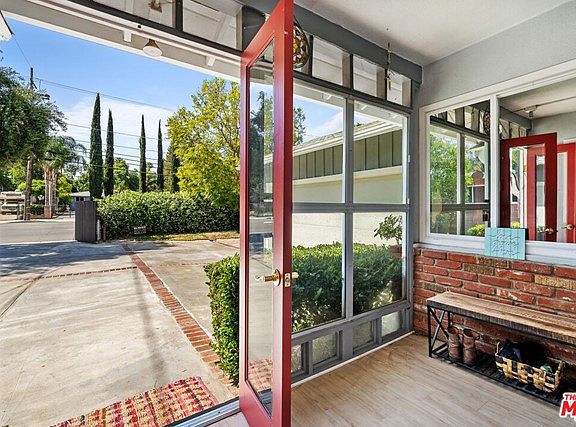 2nd image of 22817 Burbank Blvd