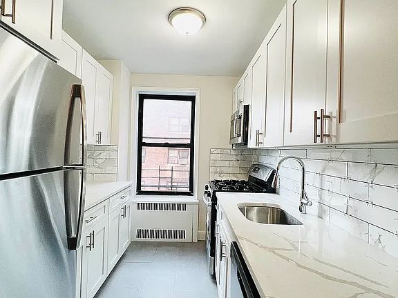 3rd image of 2540 31st Ave APT 2V